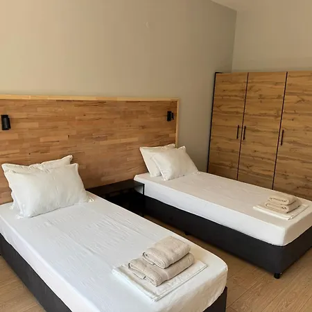 By The River 普罗夫迪夫